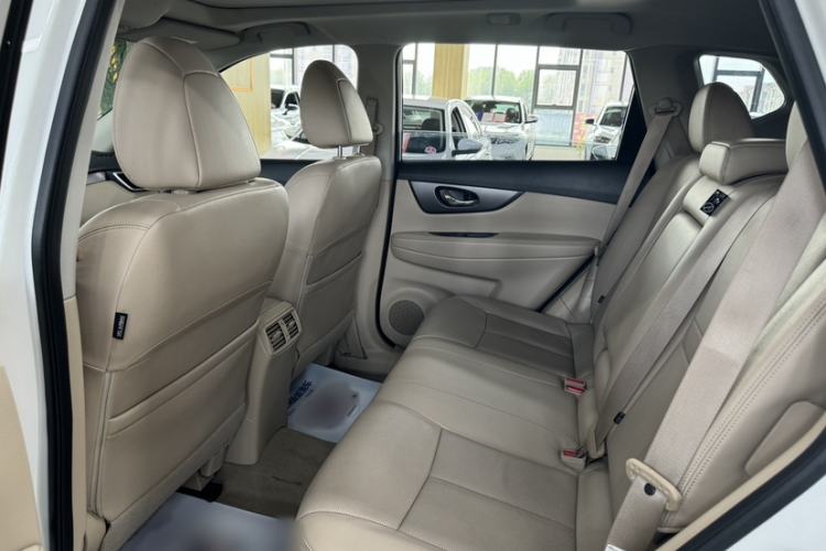 Used Nissan X-Trail 2014 2.0L CVT Comfort Edition 2WD Interior 3