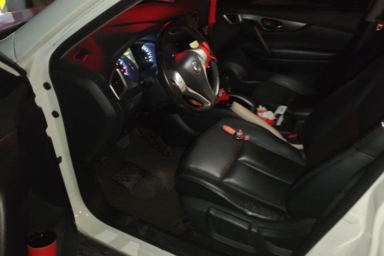 Used Nissan X-Trail 2014 2.0L CVT Comfort Edition 2WD Interior 3