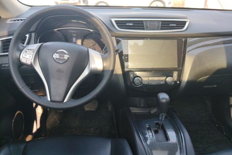 Used Nissan X-Trail 2014 2.5L CVT Leading Edition 4WD Interior 3