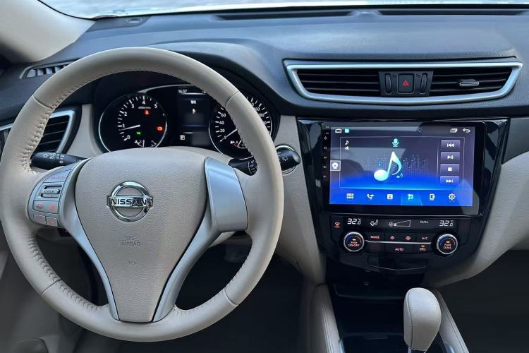 Used Nissan X-Trail 2014 2.0L CVT Comfort Edition 2WD Interior 3