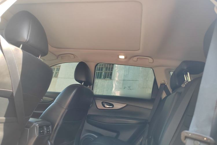Used Nissan X-Trail 2014 2.0L CVT Comfort Edition 2WD Interior 4