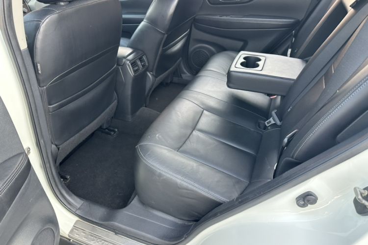 Used Nissan X-Trail 2014 2.5L CVT Luxury Edition 4WD Interior 4