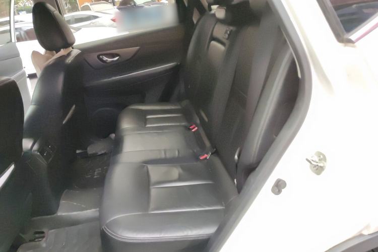 Used Nissan X-Trail 2014 2.0L CVT Comfort Edition 2WD Interior 4