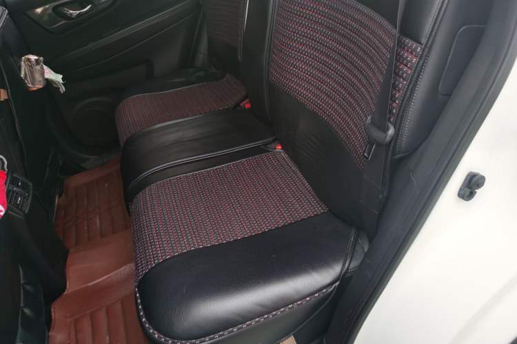 Used Nissan X-Trail 2014 2.5L CVT Leading Edition 4WD Interior 4