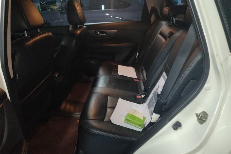 Used Nissan X-Trail 2014 2.0L CVT Comfort Edition 2WD Interior 4