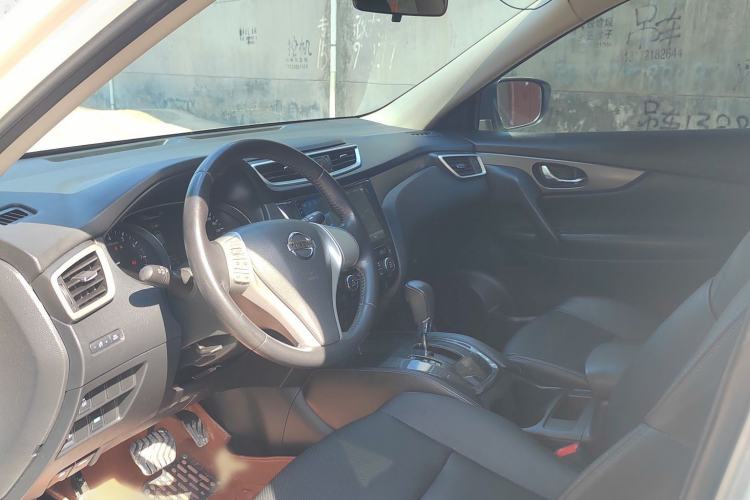 Used Nissan X-Trail 2014 2.0L CVT Comfort Edition 2WD Interior 5