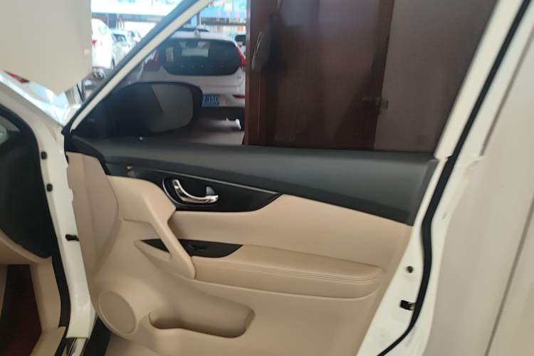 Used Nissan X-Trail 2014 2.5L CVT Luxury Edition 4WD Interior 5
