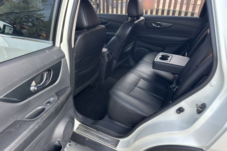 Used Nissan X-Trail 2014 2.5L CVT Luxury Edition 4WD Interior 5