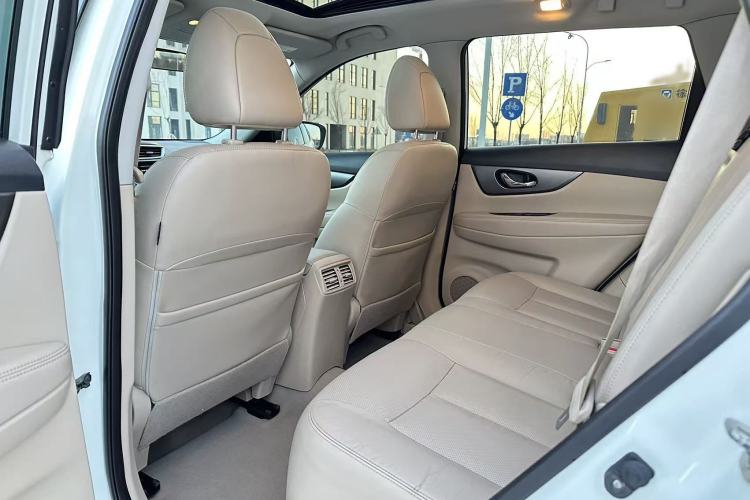 Used Nissan X-Trail 2014 2.0L CVT Comfort Edition 2WD Interior 6