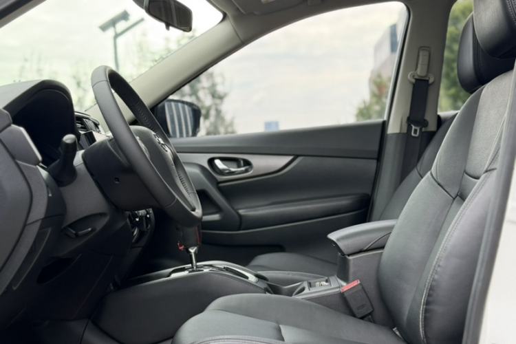 Used Nissan X-Trail 2014 2.0L CVT Comfort Edition 2WD Interior 8