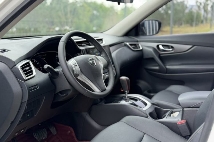 Used Nissan X-Trail 2014 2.0L CVT Comfort Edition 2WD Interior 9