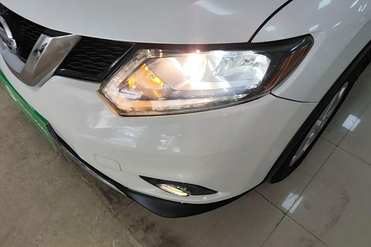 Used Nissan X-Trail 2014 2.5L CVT Luxury Edition 4WD Left Front Headlight