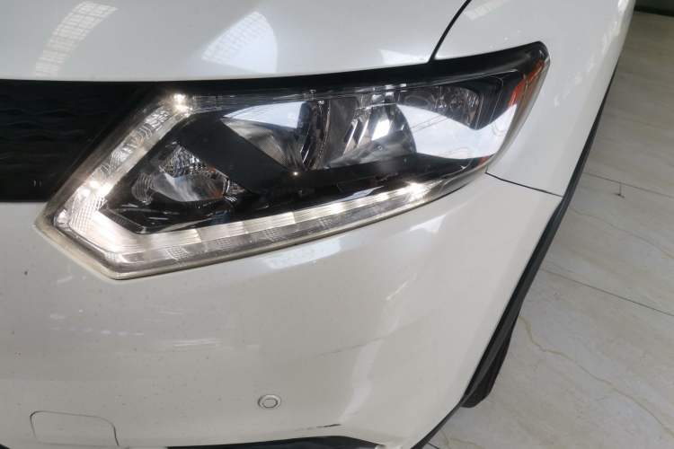 Used Nissan X-Trail 2014 2.5L CVT Leading Edition 4WD Left Front Headlight