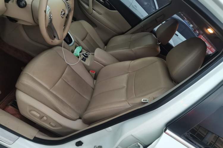 Used Nissan X-Trail 2014 2.5L CVT Ultimate Edition 4WD Left Front Seat