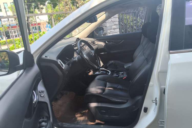 Used Nissan X-Trail 2014 2.5L CVT Luxury Edition 4WD Left Front Seat