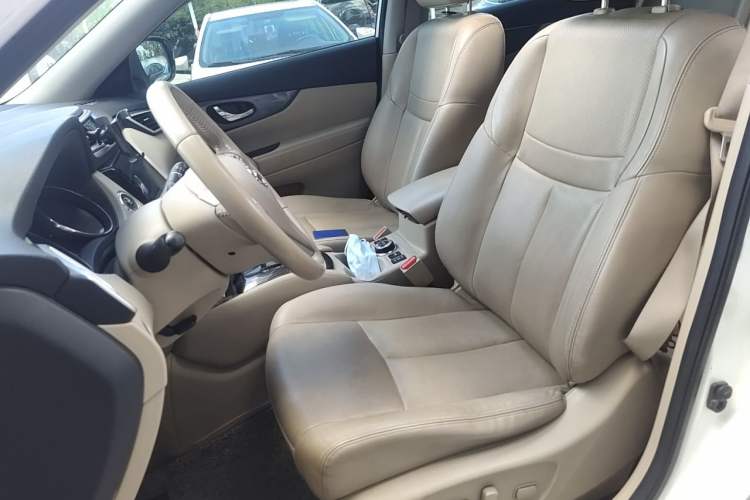 Used Nissan X-Trail 2014 2.5L CVT Luxury Edition 4WD Left Front Seat