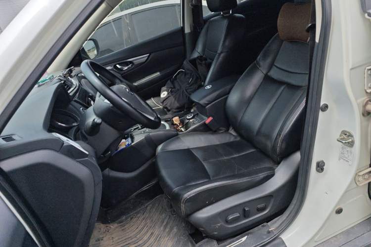 Used Nissan X-Trail 2014 2.5L CVT Luxury Edition 4WD Left Front Seat