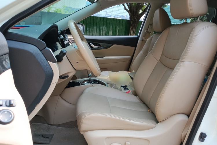 Used Nissan X-Trail 2014 2.5L CVT Leading Edition 4WD Left Front Seat
