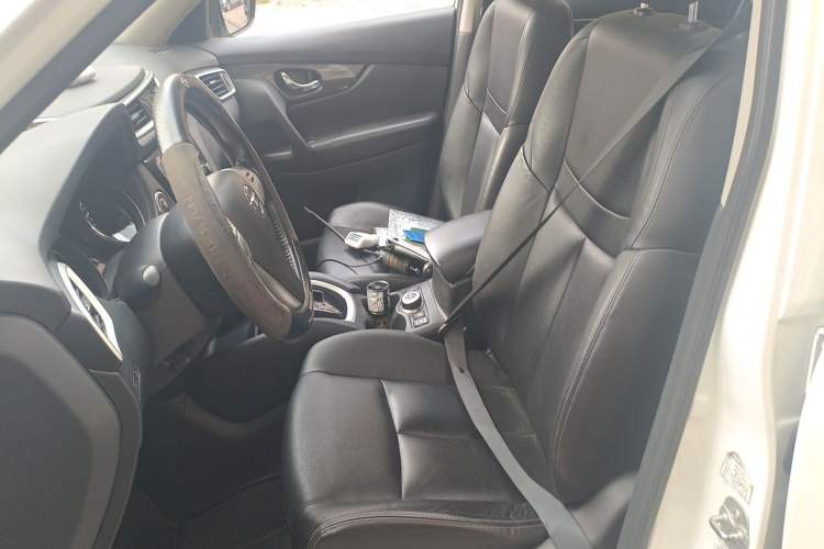 Used Nissan X-Trail 2014 2.5L CVT Luxury Edition 4WD Left Front Seat