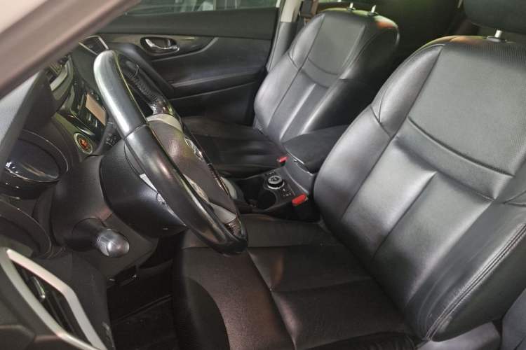 Used Nissan X-Trail 2014 2.5L CVT Luxury Edition 4WD Left Front Seat