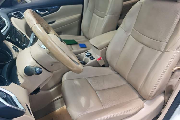Used Nissan X-Trail 2014 2.5L CVT Luxury Edition 4WD Left Front Seat