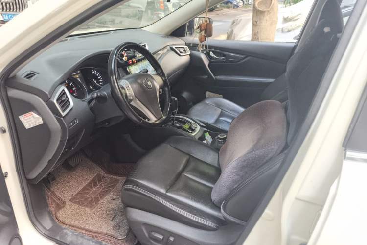 Used Nissan X-Trail 2014 2.5L CVT Leading Edition 4WD Left Front Seat