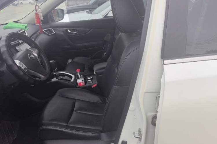Used Nissan X-Trail 2014 2.5L CVT Luxury Edition 4WD Left Front Seat