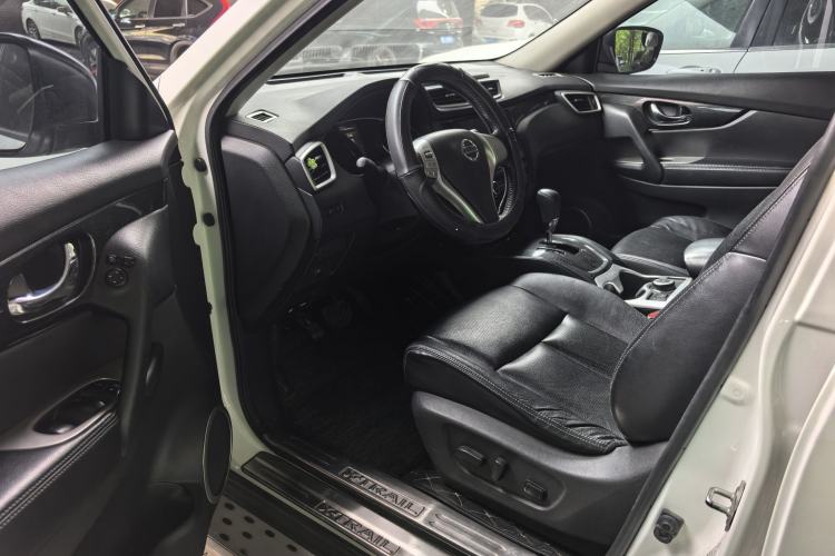 Used Nissan X-Trail 2014 2.5L CVT Leading Edition 4WD Left Front Seat