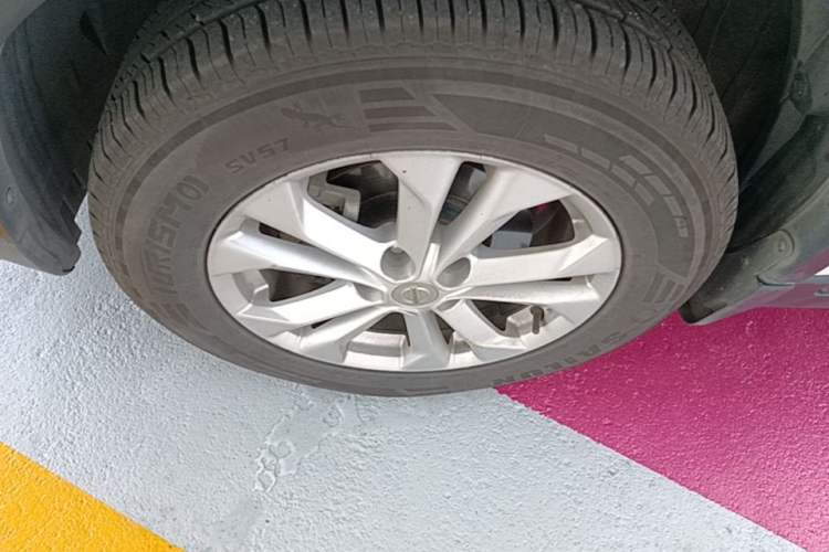 Used Nissan X-Trail 2014 2.0L CVT Comfort Edition 2WD Left Front Wheel Hub