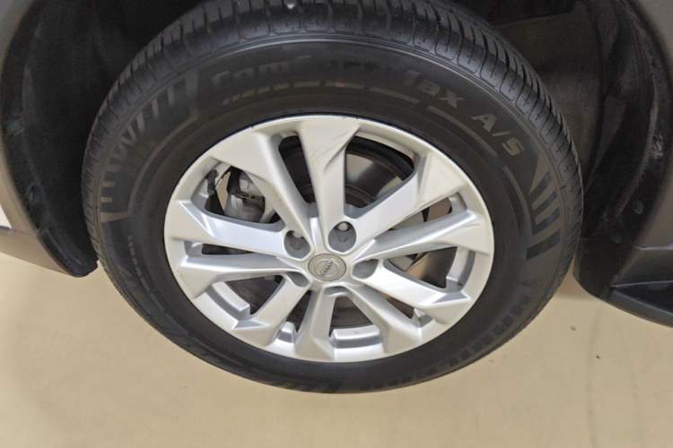 Used Nissan X-Trail 2014 2.0L CVT Comfort Edition 2WD Left Front Wheel Hub