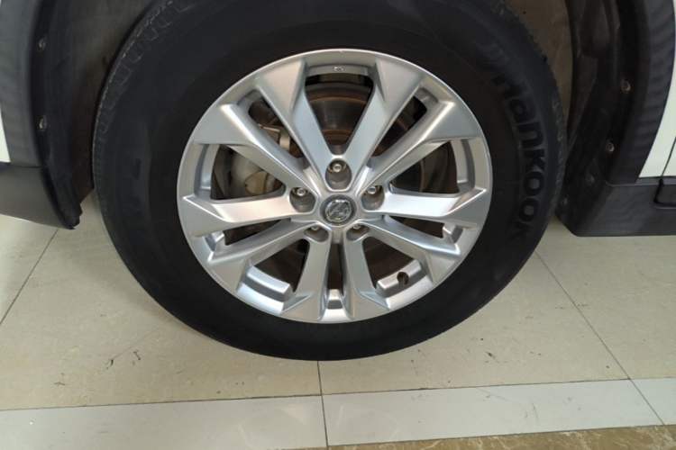 Used Nissan X-Trail 2014 2.0L CVT Comfort Edition 2WD Left Front Wheel Hub