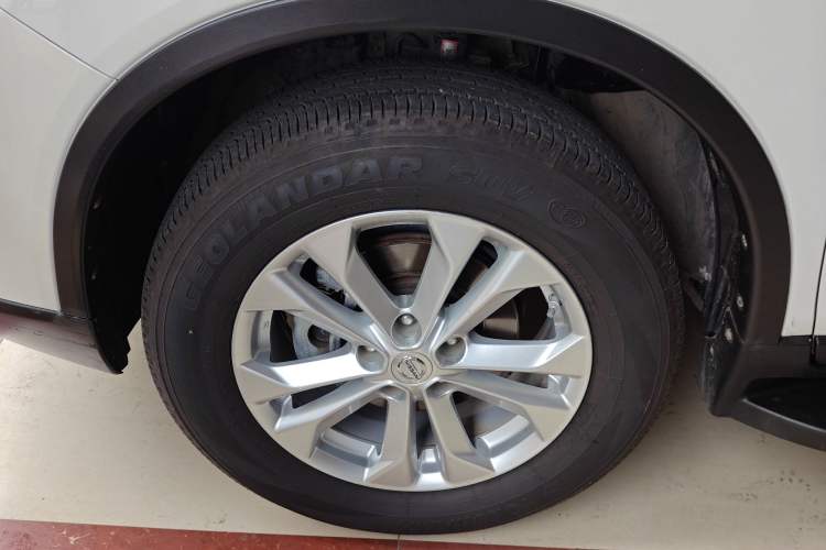 Used Nissan X-Trail 2014 2.0L CVT Comfort Edition 2WD Left Front Wheel Hub
