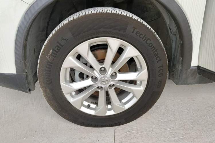 Used Nissan X-Trail 2014 2.0L CVT Comfort Edition 2WD Left Front Wheel Hub