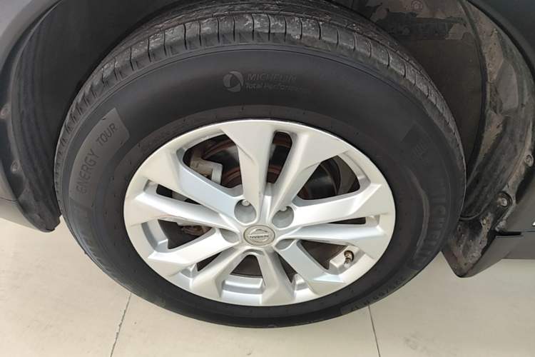 Used Nissan X-Trail 2014 2.5L CVT Luxury Edition 4WD Left Front Wheel Hub