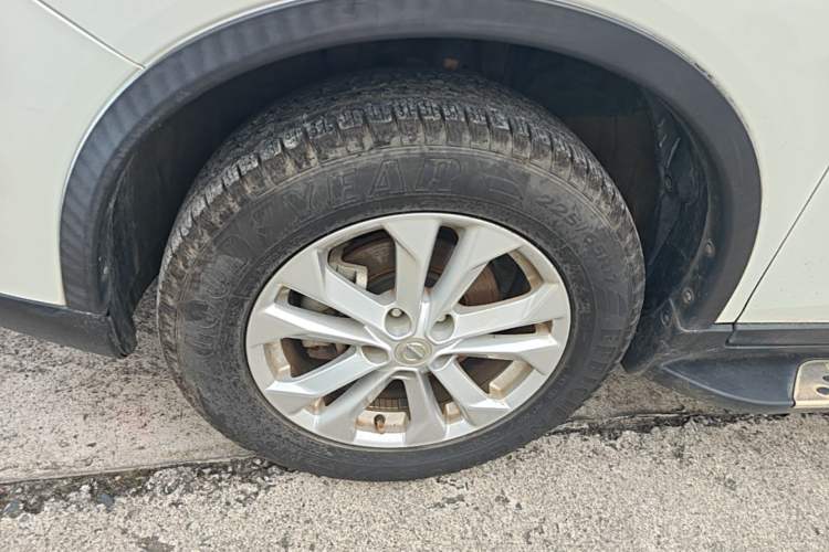 Used Nissan X-Trail 2014 2.0L CVT Comfort Edition 2WD Left Front Wheel Hub