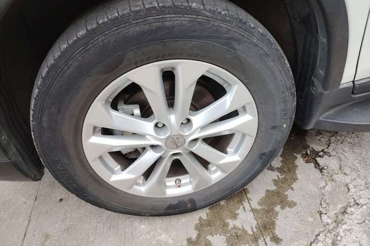 Used Nissan X-Trail 2014 2.0L CVT Comfort Edition 2WD Left Front Wheel Hub