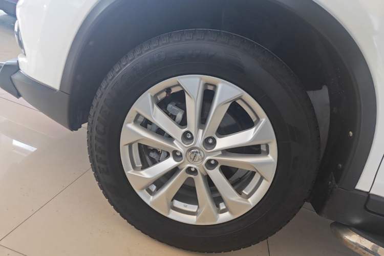 Used Nissan X-Trail 2014 2.0L CVT Comfort Edition 2WD Left Front Wheel Hub