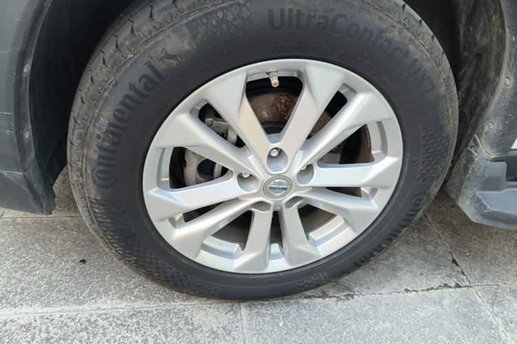 Used Nissan X-Trail 2014 2.0L CVT Comfort Edition 2WD Left Front Wheel Hub