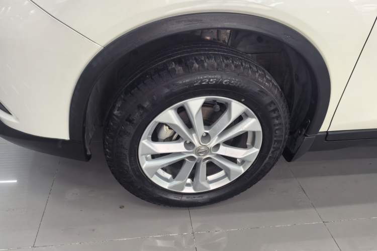 Used Nissan X-Trail 2014 2.0L CVT Comfort Edition 2WD Left Front Wheel Hub