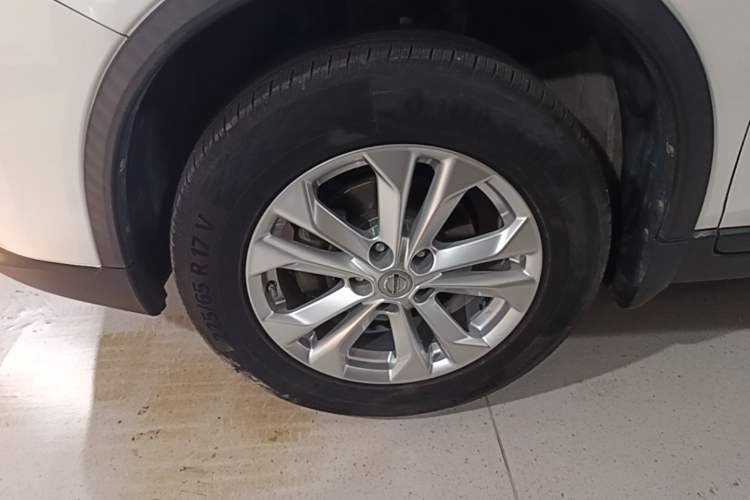 Used Nissan X-Trail 2014 2.0L CVT Comfort Edition 2WD Left Front Wheel Hub
