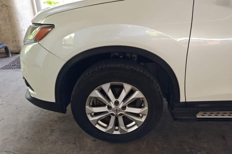 Used Nissan X-Trail 2014 2.0L CVT Comfort Edition 2WD Left Front Wheel Hub