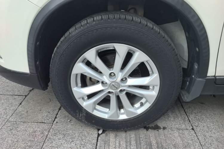 Used Nissan X-Trail 2014 2.0L CVT Comfort Edition 2WD Left Front Wheel Hub