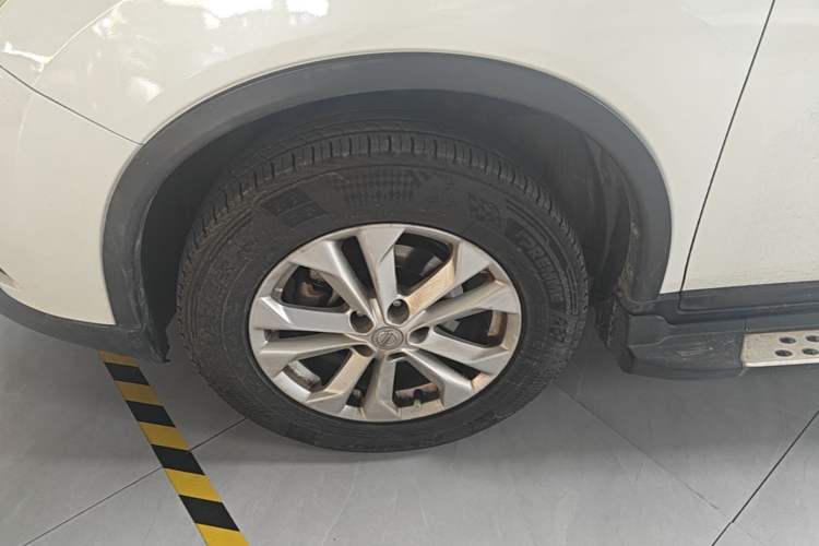 Used Nissan X-Trail 2014 2.0L CVT Comfort Edition 2WD Left Front Wheel Hub