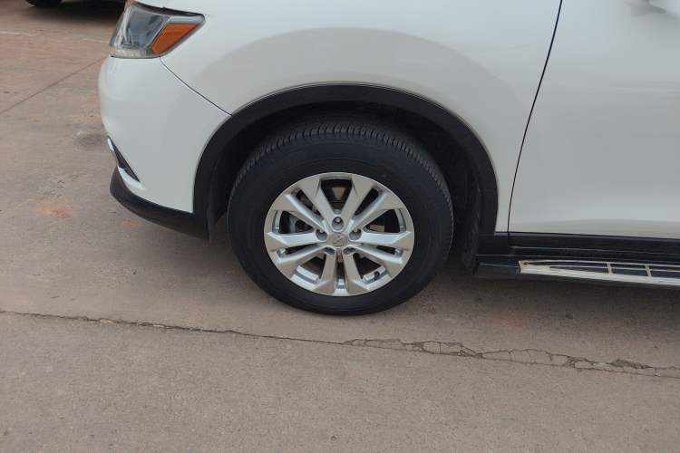 Used Nissan X-Trail 2014 2.0L CVT Comfort Edition 2WD Left Front Wheel Hub