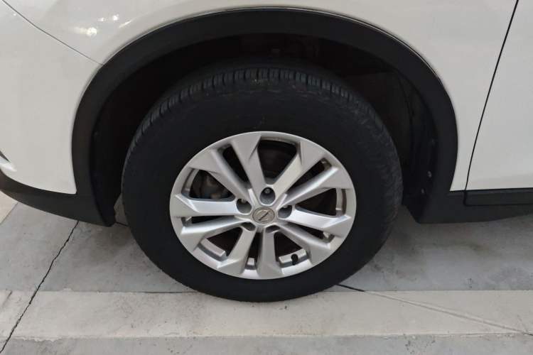 Used Nissan X-Trail 2014 2.0L CVT Comfort Edition 2WD Left Front Wheel Hub