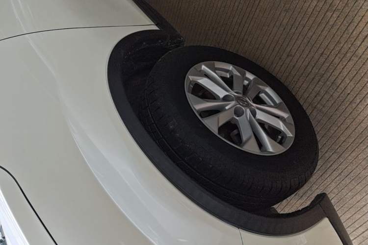 Used Nissan X-Trail 2014 2.0L CVT Comfort Edition 2WD Left Front Wheel Hub