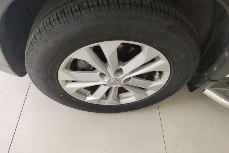 Used Nissan X-Trail 2014 2.0L CVT Smart Edition 2WD Left Front Wheel Hub