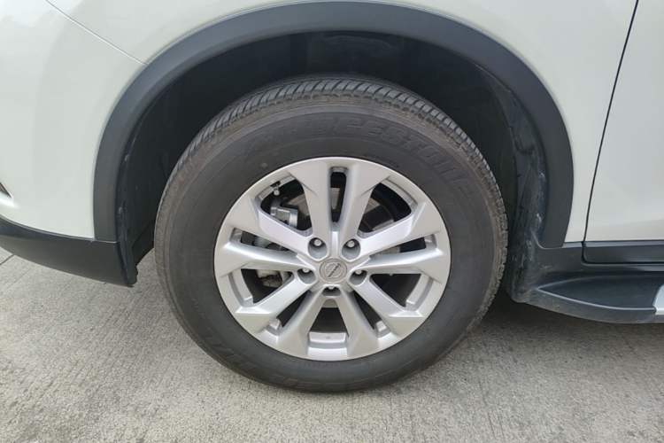 Used Nissan X-Trail 2014 2.0L CVT Comfort Edition 2WD Left Front Wheel Hub