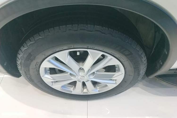 Used Nissan X-Trail 2014 2.0L CVT Comfort Edition 2WD Left Front Wheel Hub