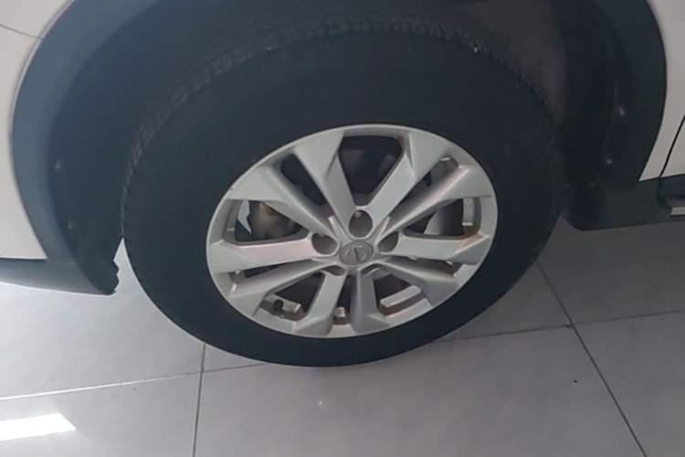 Used Nissan X-Trail 2014 2.0L CVT Comfort Edition 2WD Left Front Wheel Hub